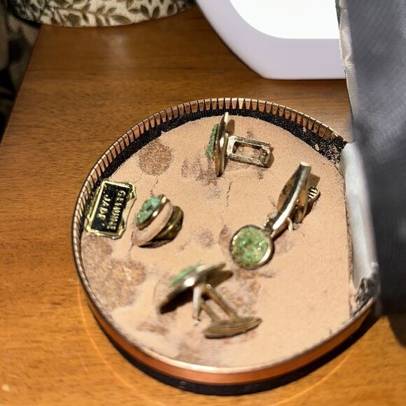 Vintage new in box STACY genuine jade & gold set of cuff links & two tie tacks - Picture 3 of 7